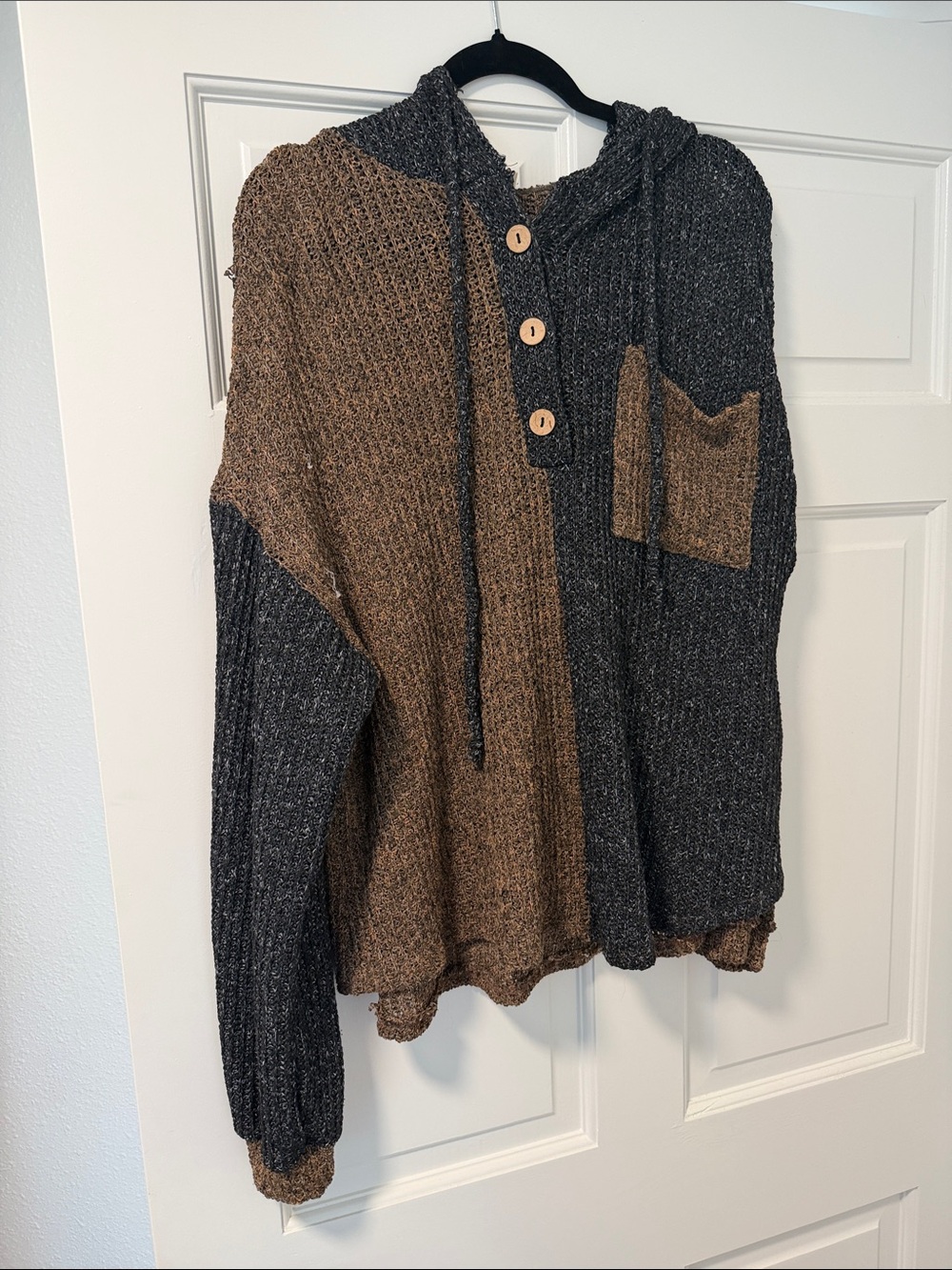 Women’s color block knit sweater